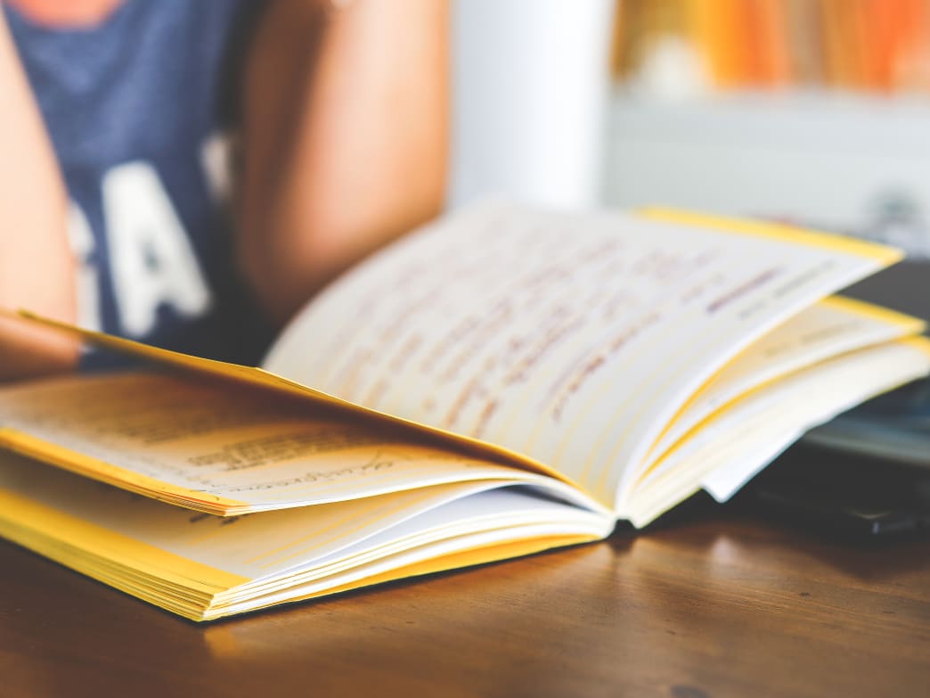 4 Tips for Creating a Cozy Home Office That Can Double as a Library
